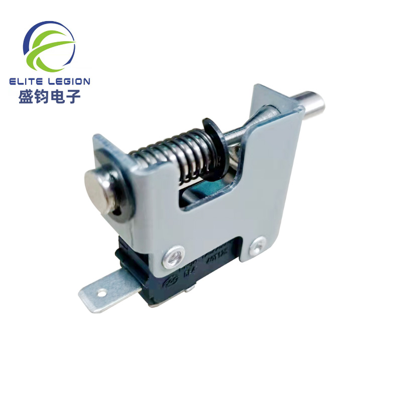 Kan alkohol brukes til å rengjøre ovnsdøren med mikrobryteren?